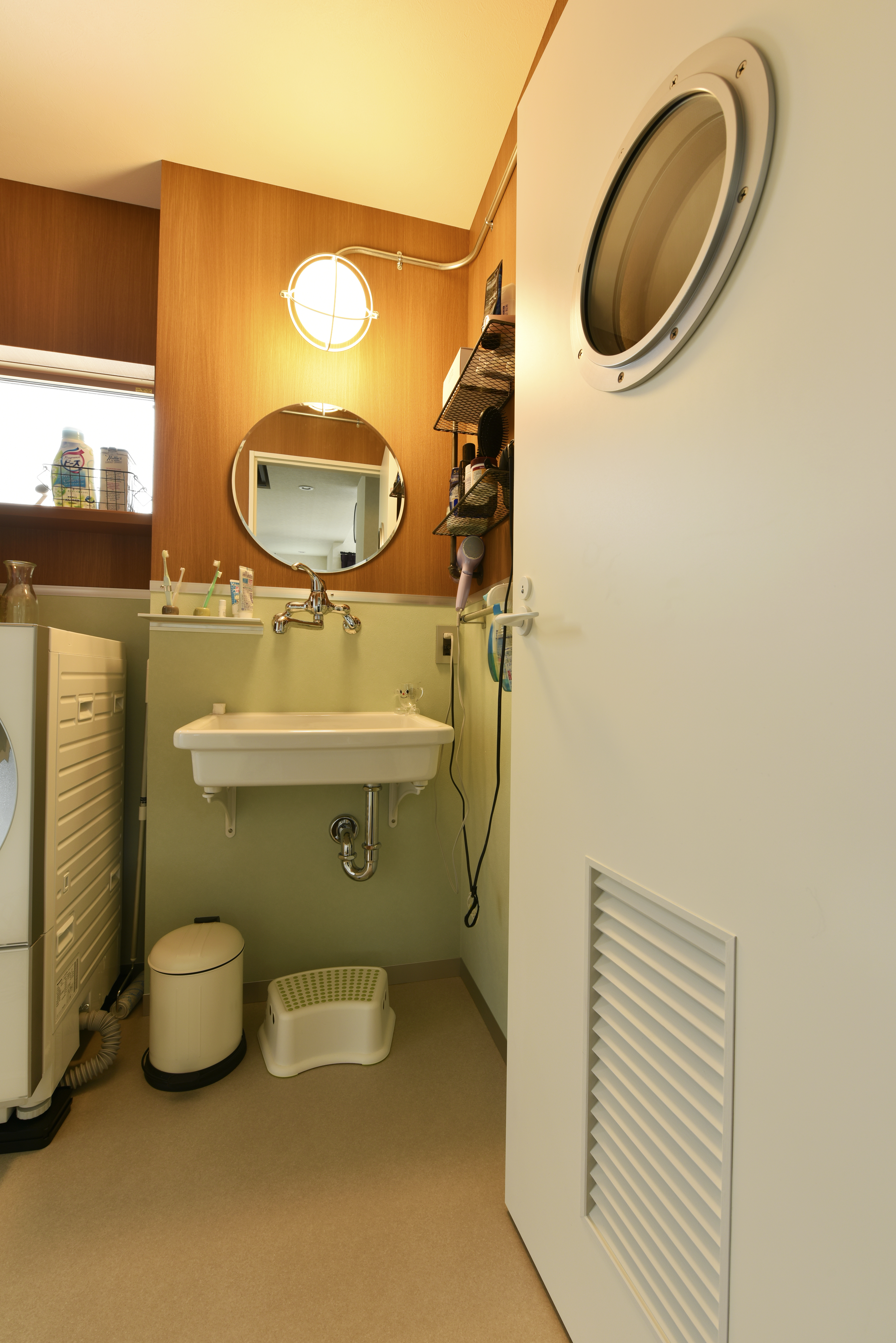 映画の世界観を表現した洗面室