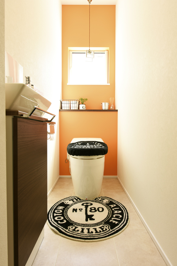 爽やかで明るい雰囲気のトイレ