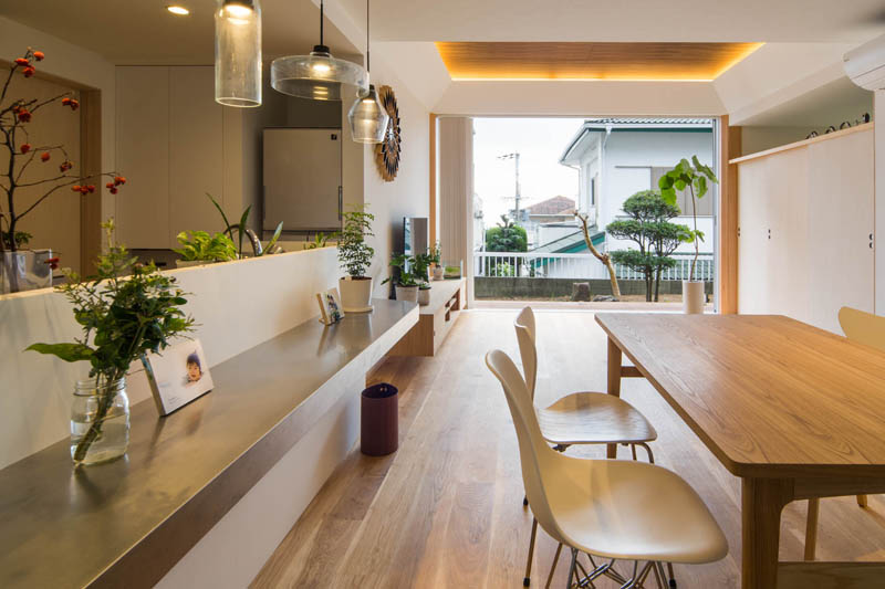 南側には庭が広がります