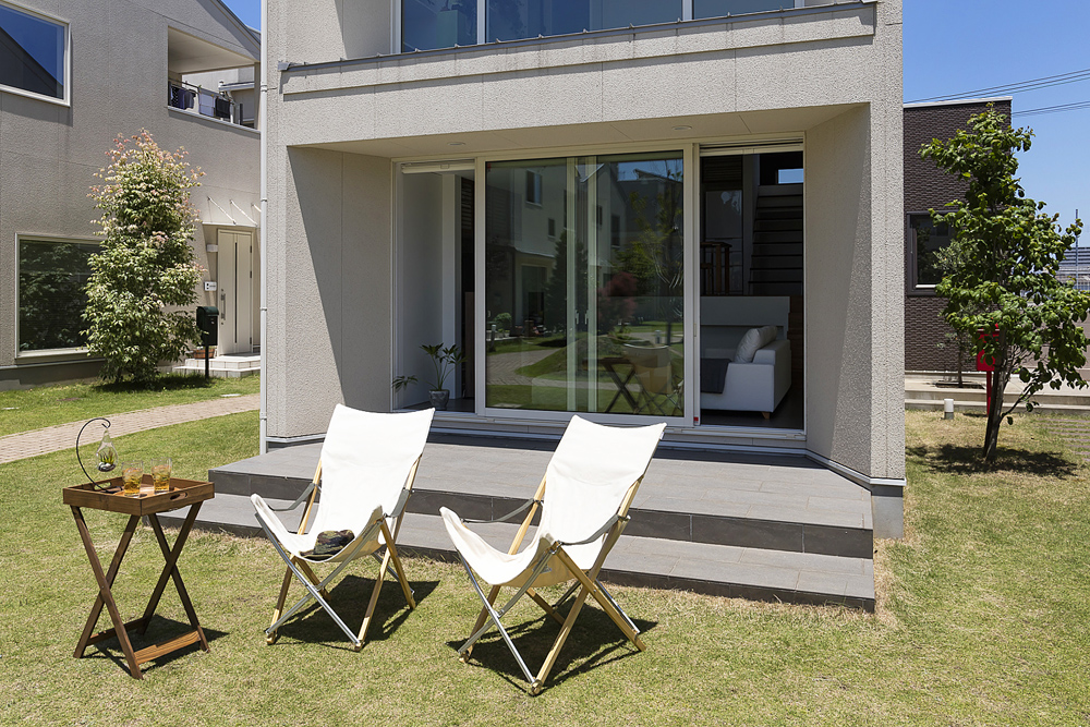 自然にコミュニティの生まれる屋外テラス