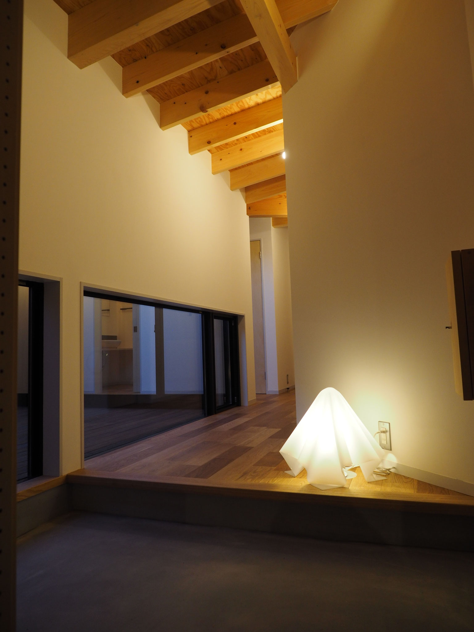 中山道 白雨の家　玄関フロア照明