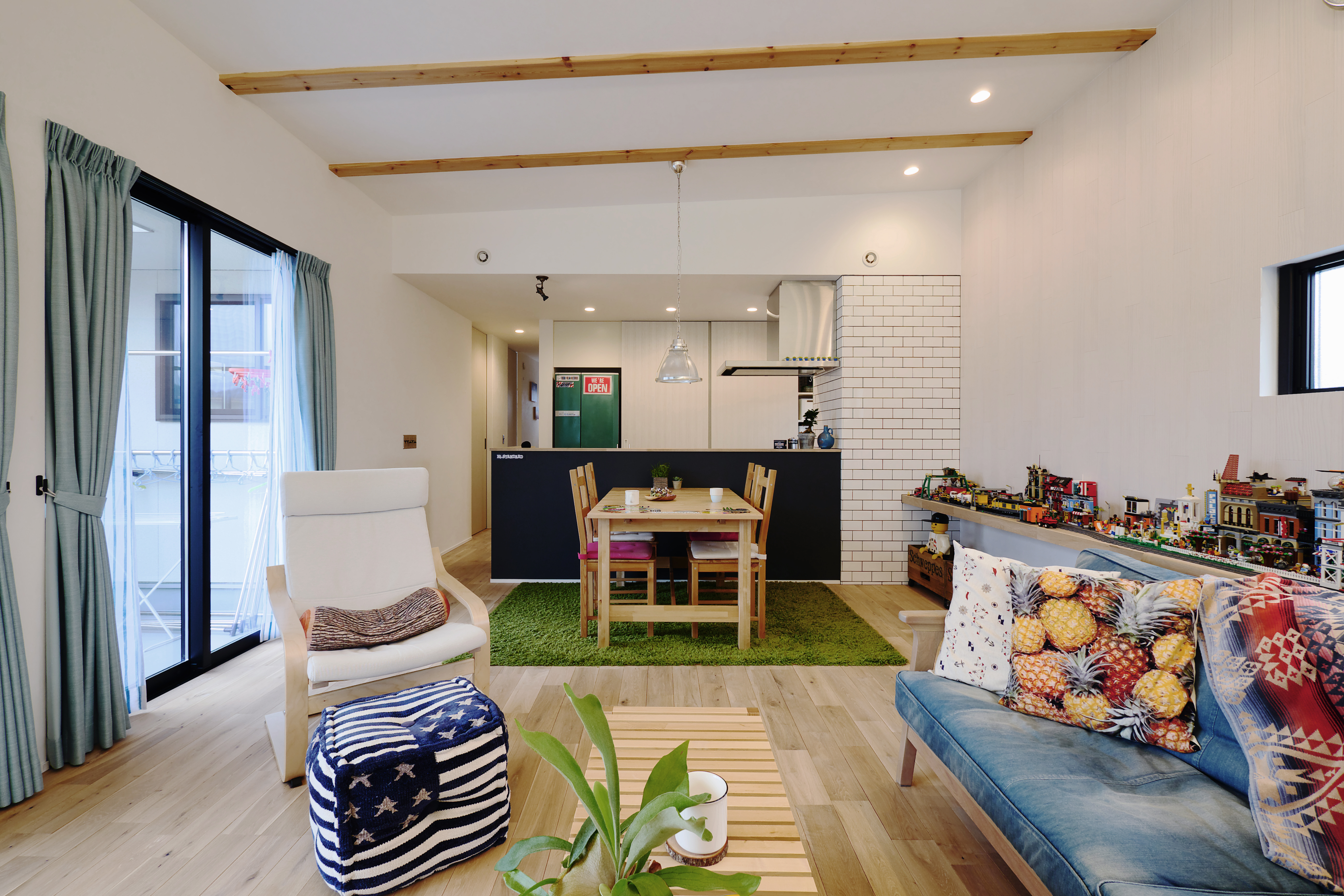 ワンフロアの広々リビング