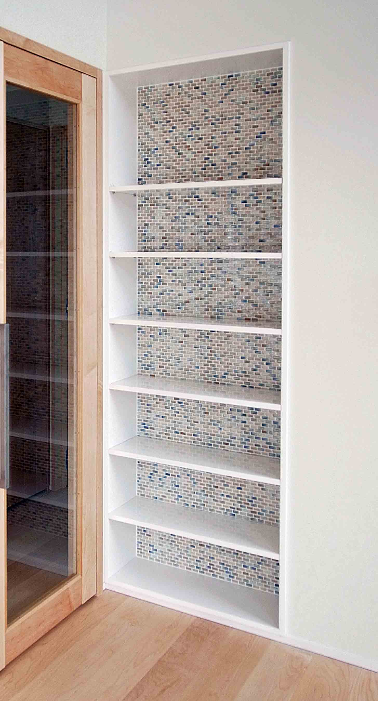 モザイクタイルの飾り棚