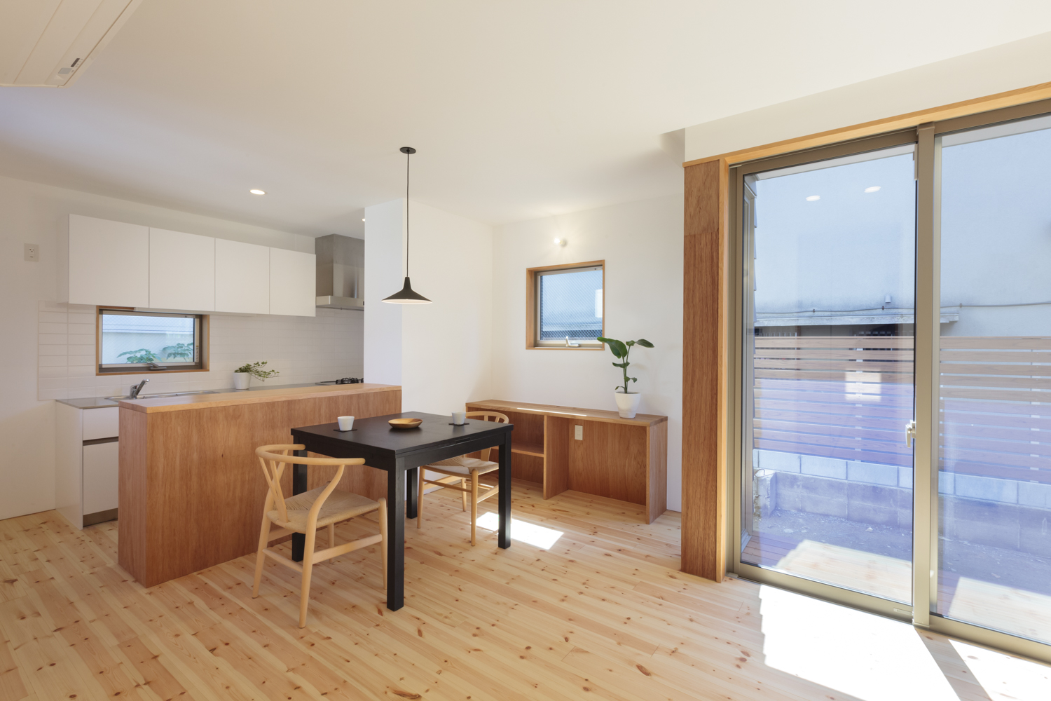 親世帯のダイニングとキッチン