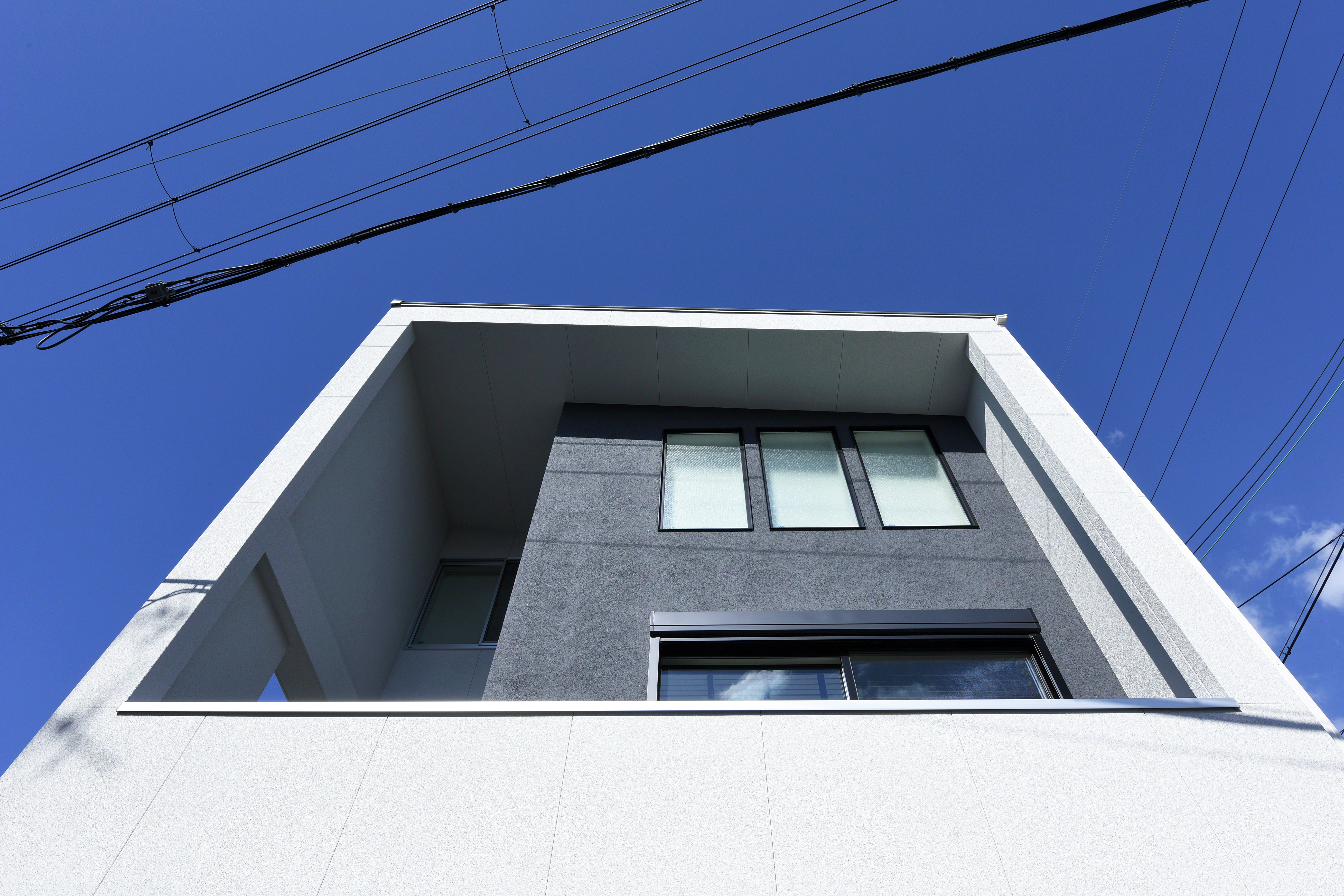 全面道路から正面見上げる