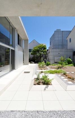囲み庭の家 La Casa col Cortiletto Interno - by mcja