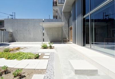 囲み庭の家 La Casa col Cortiletto Interno - by mcja