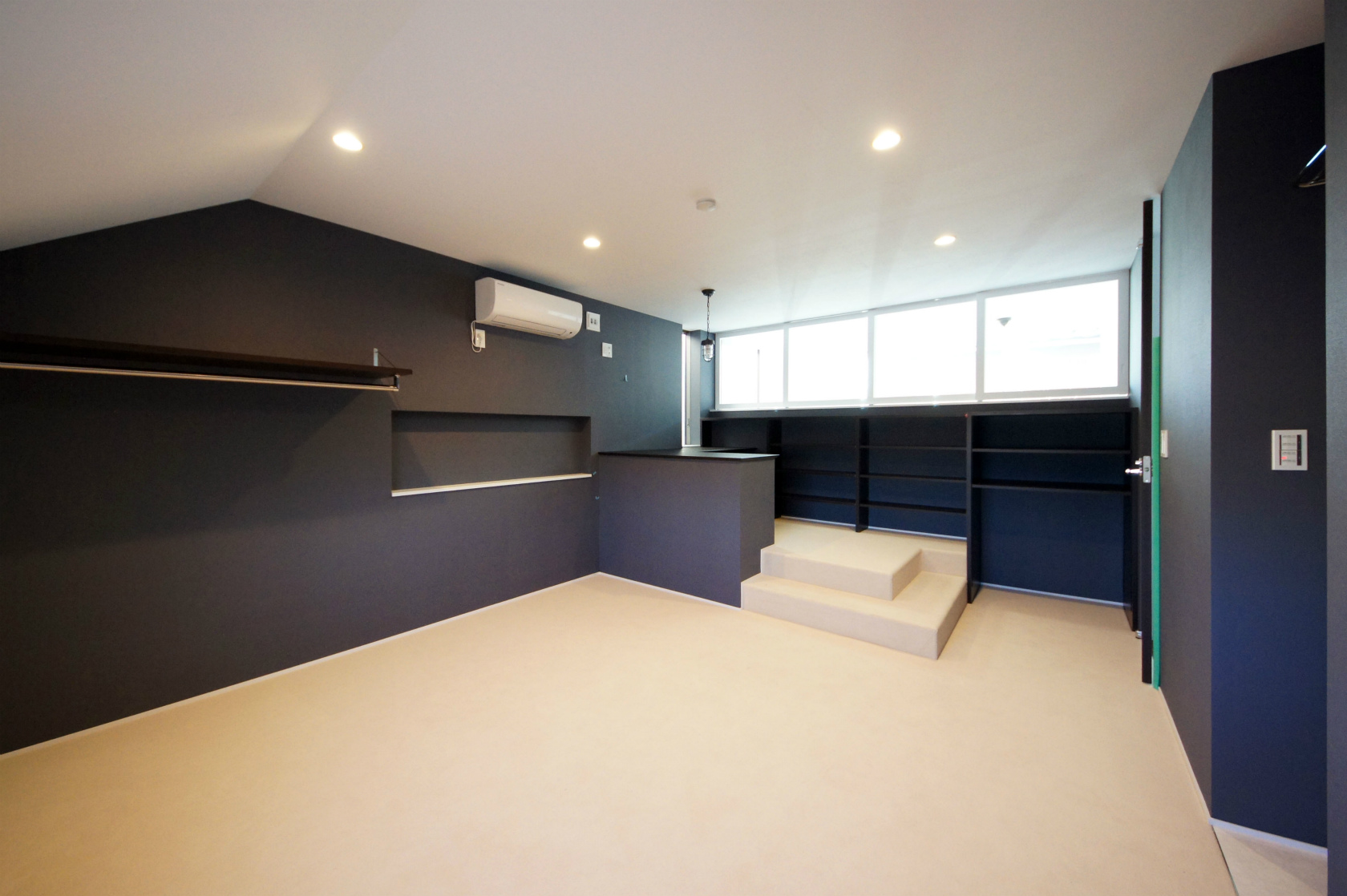 リビングを見下ろす書斎兼寝室 Fevecasa フェブカーサ