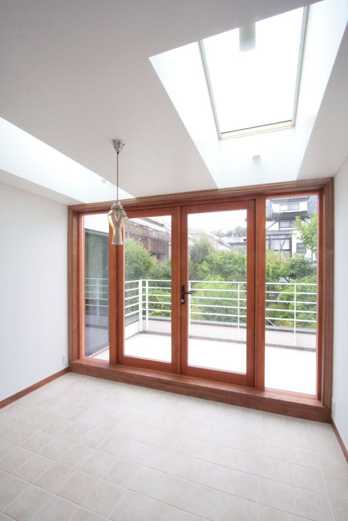 テラスに面した半屋外的なダイニング