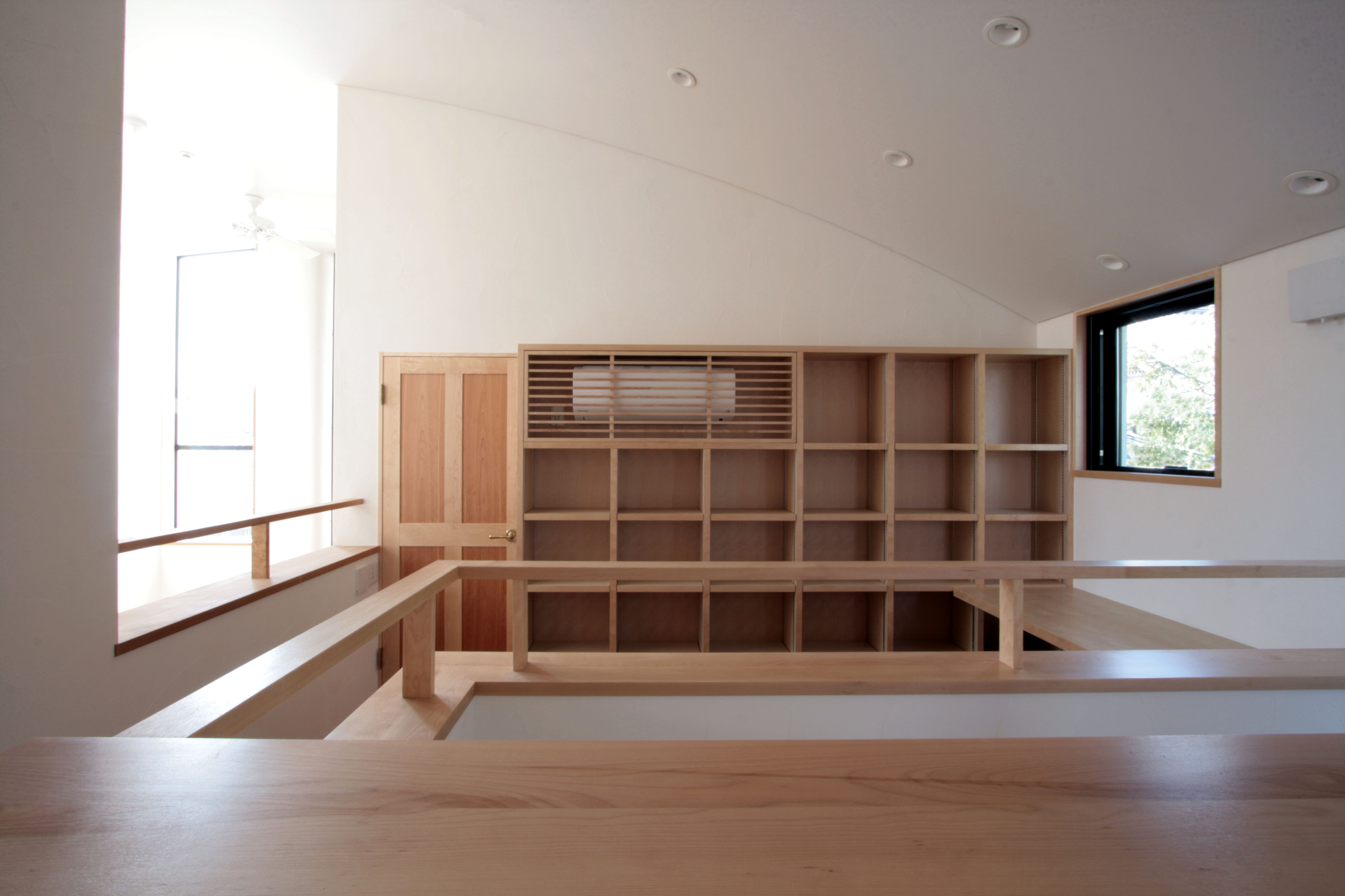 階段上部の書斎