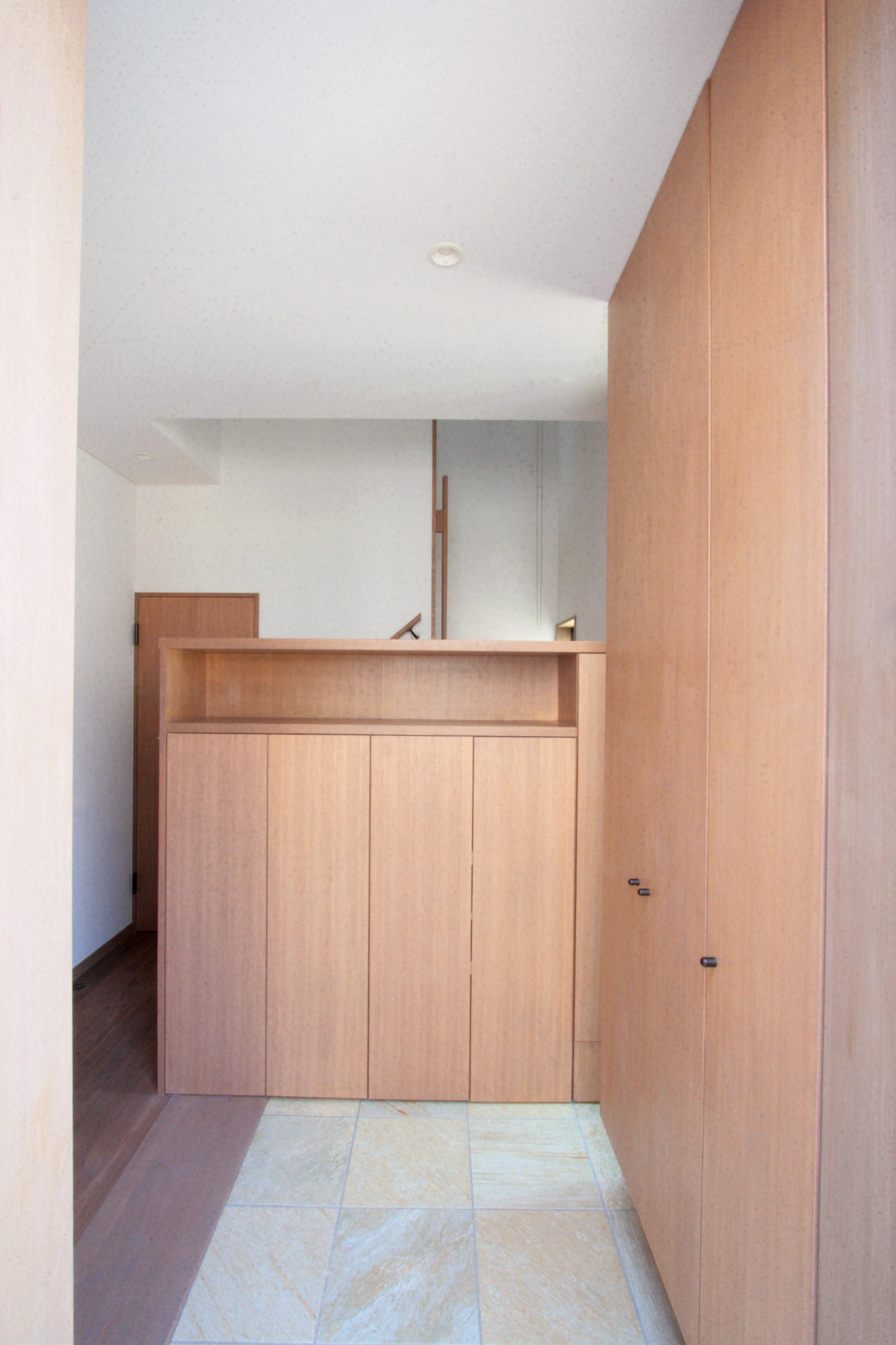 １階、子世帯用玄関