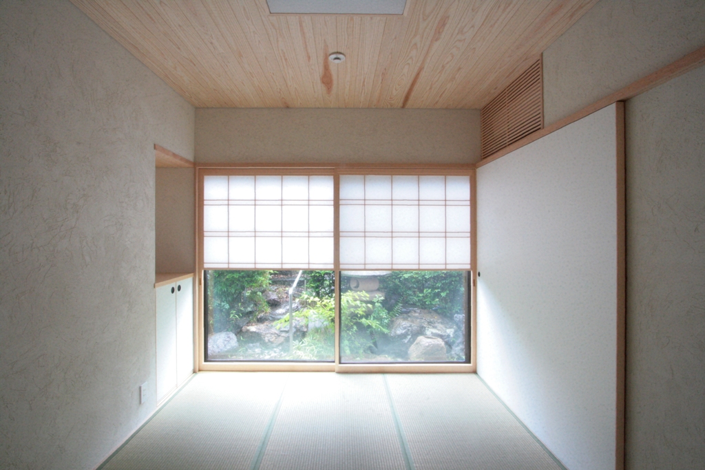 たたみの間（客間兼仏間）