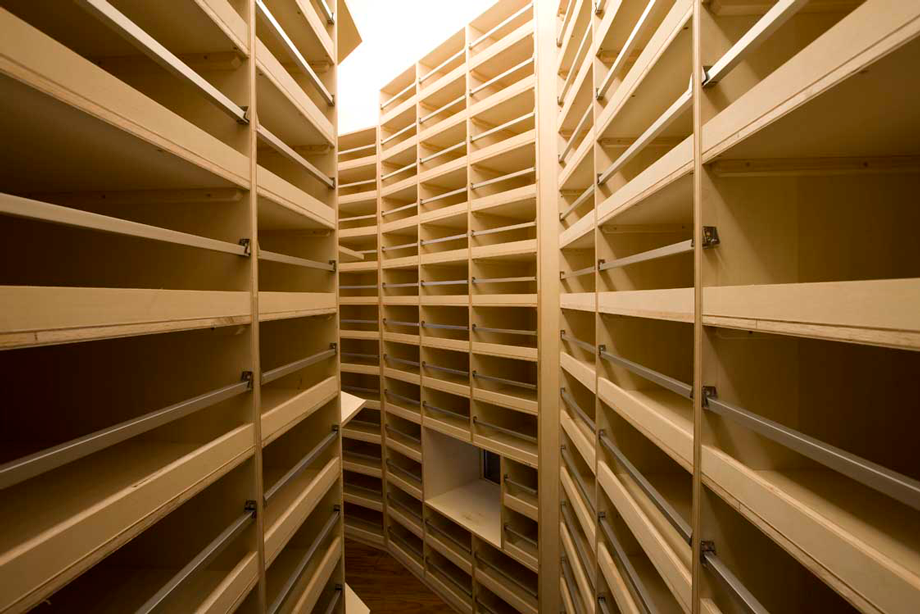 図書館のようなワインセラー