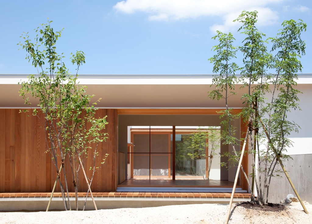 縁側と木製建具の大開口