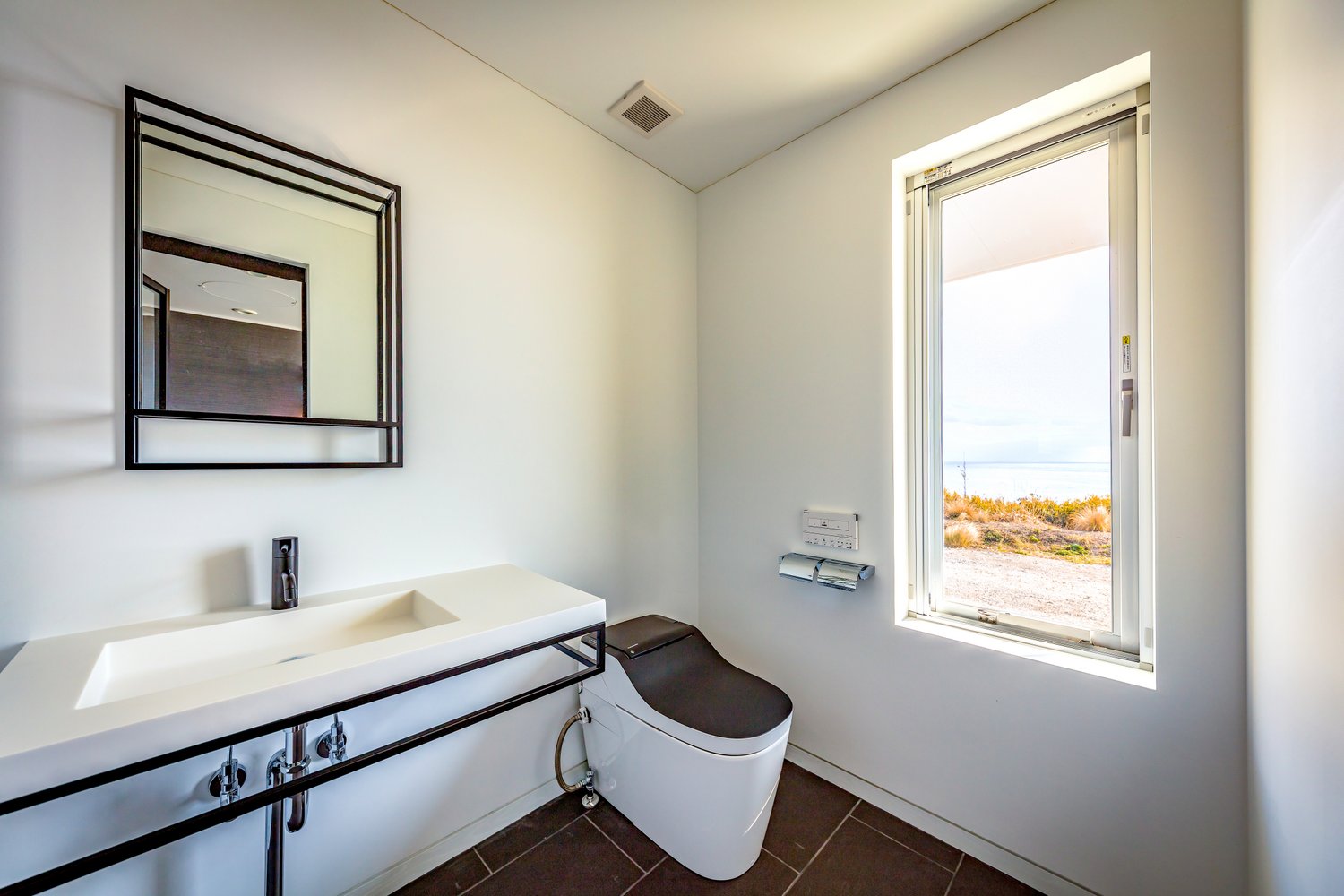 水平線の家｜ゲストルームのバスルーム