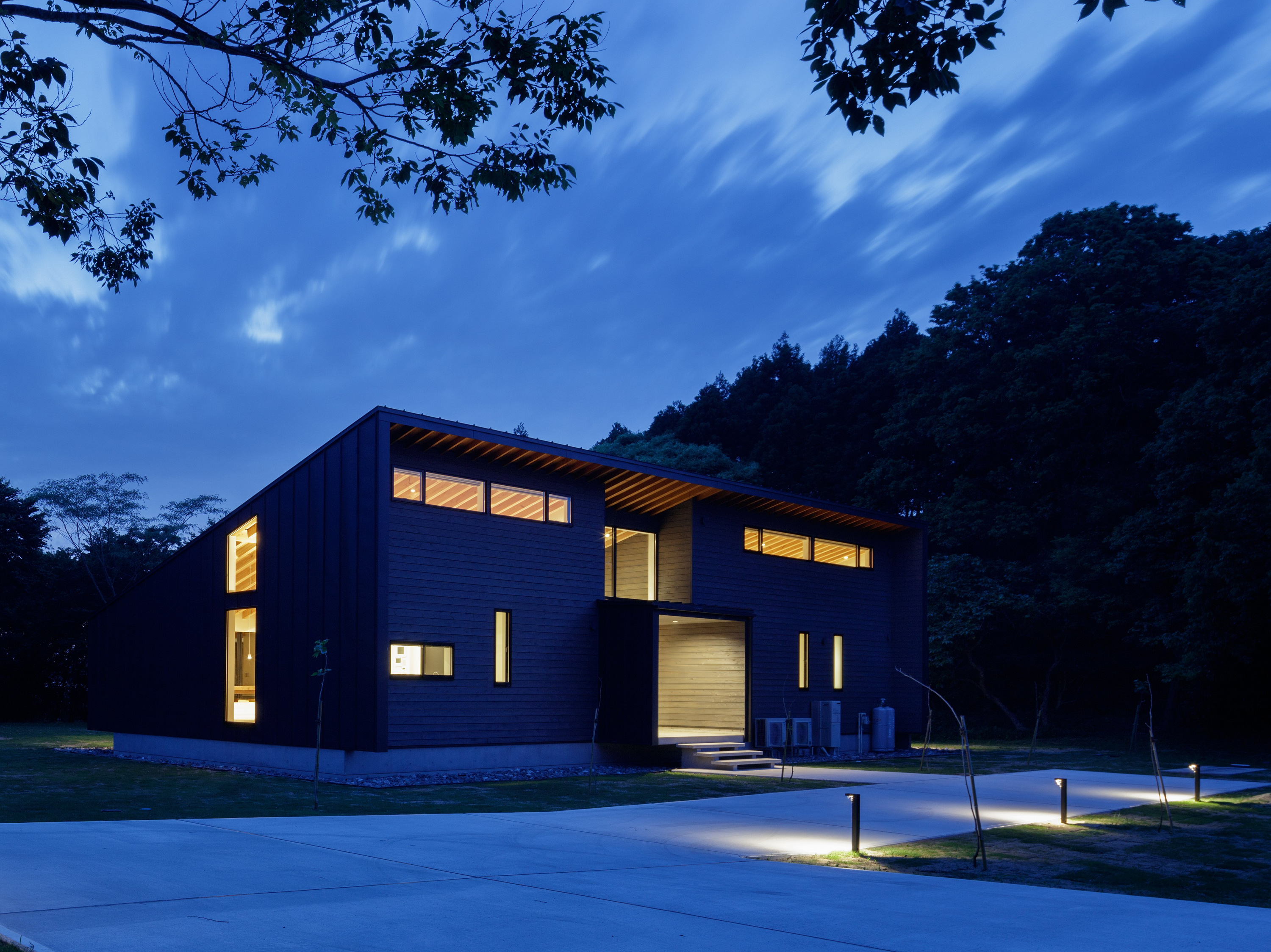 佐倉の別荘｜建物外観（夜景）