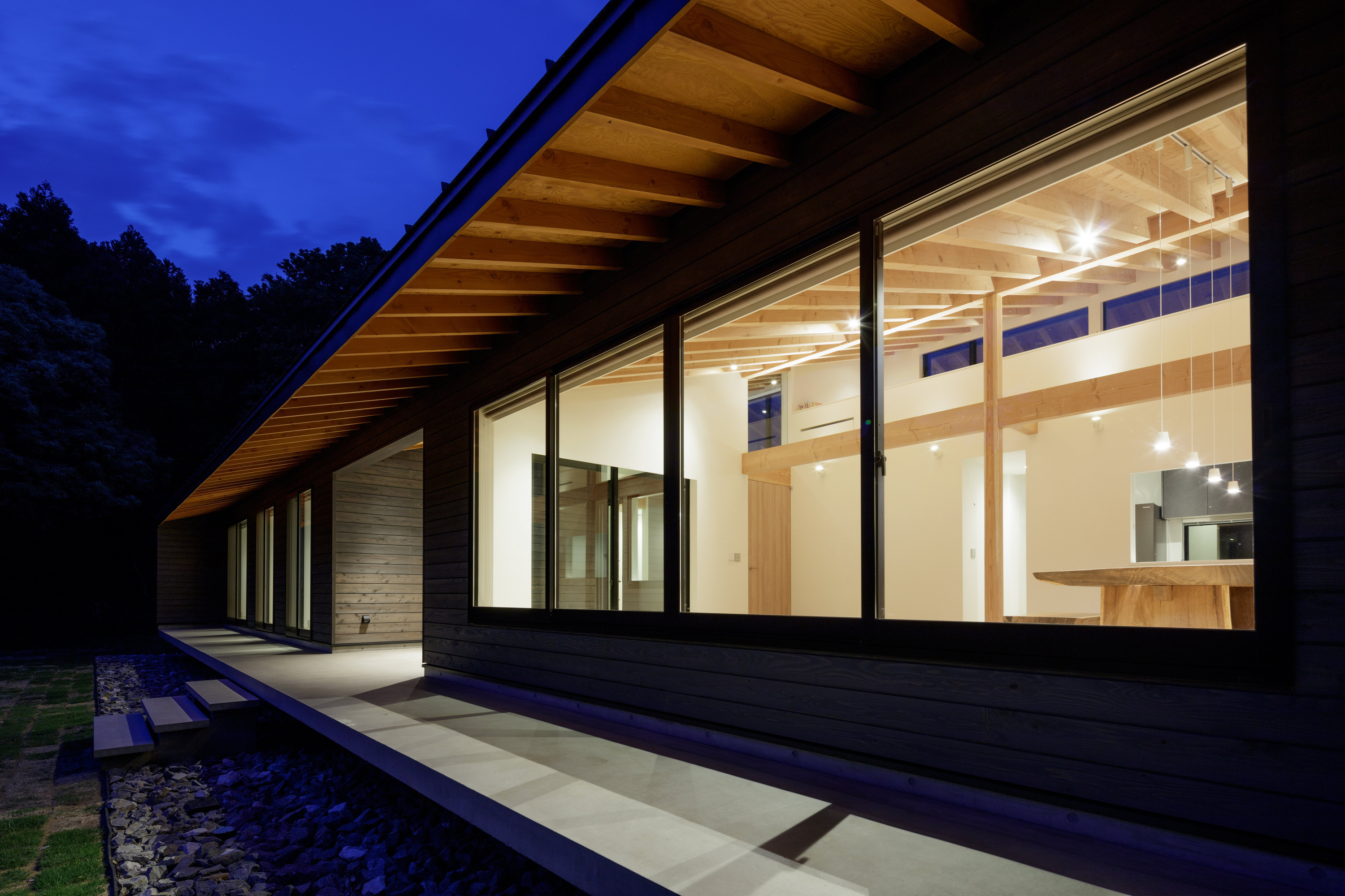 佐倉の別荘｜建物外観（夜景）