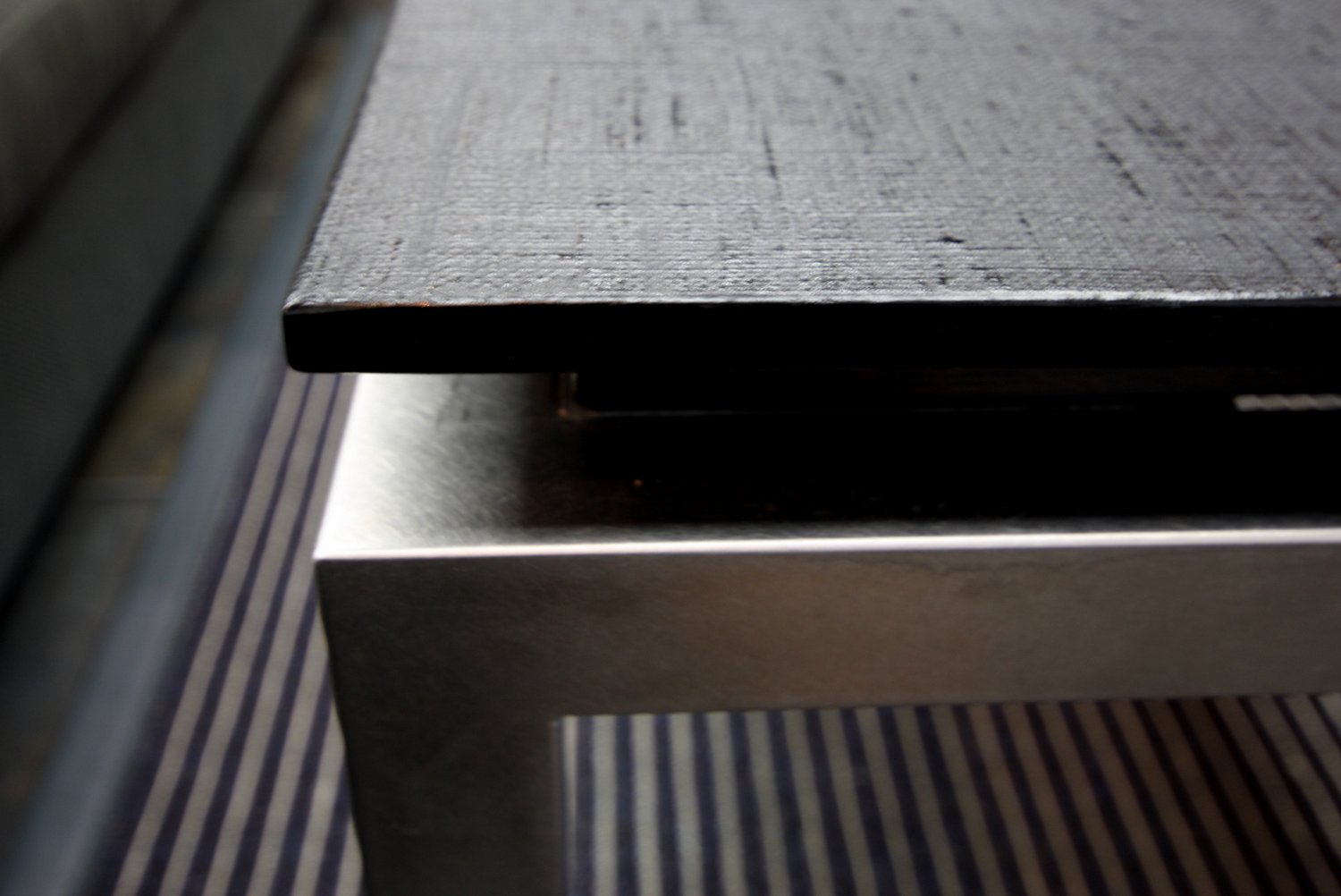 熱海のヴィラ｜オリジナルデザインのテーブル