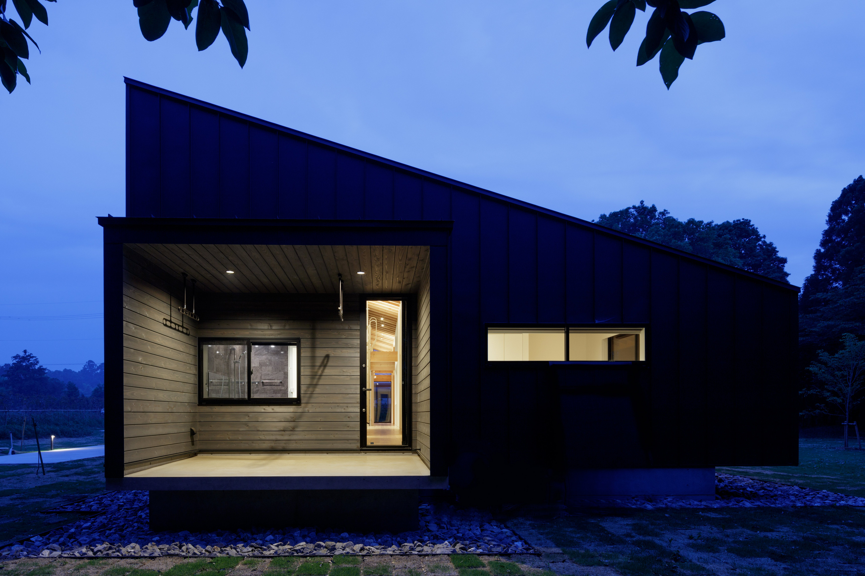 佐倉の別荘｜建物外観（夜景）