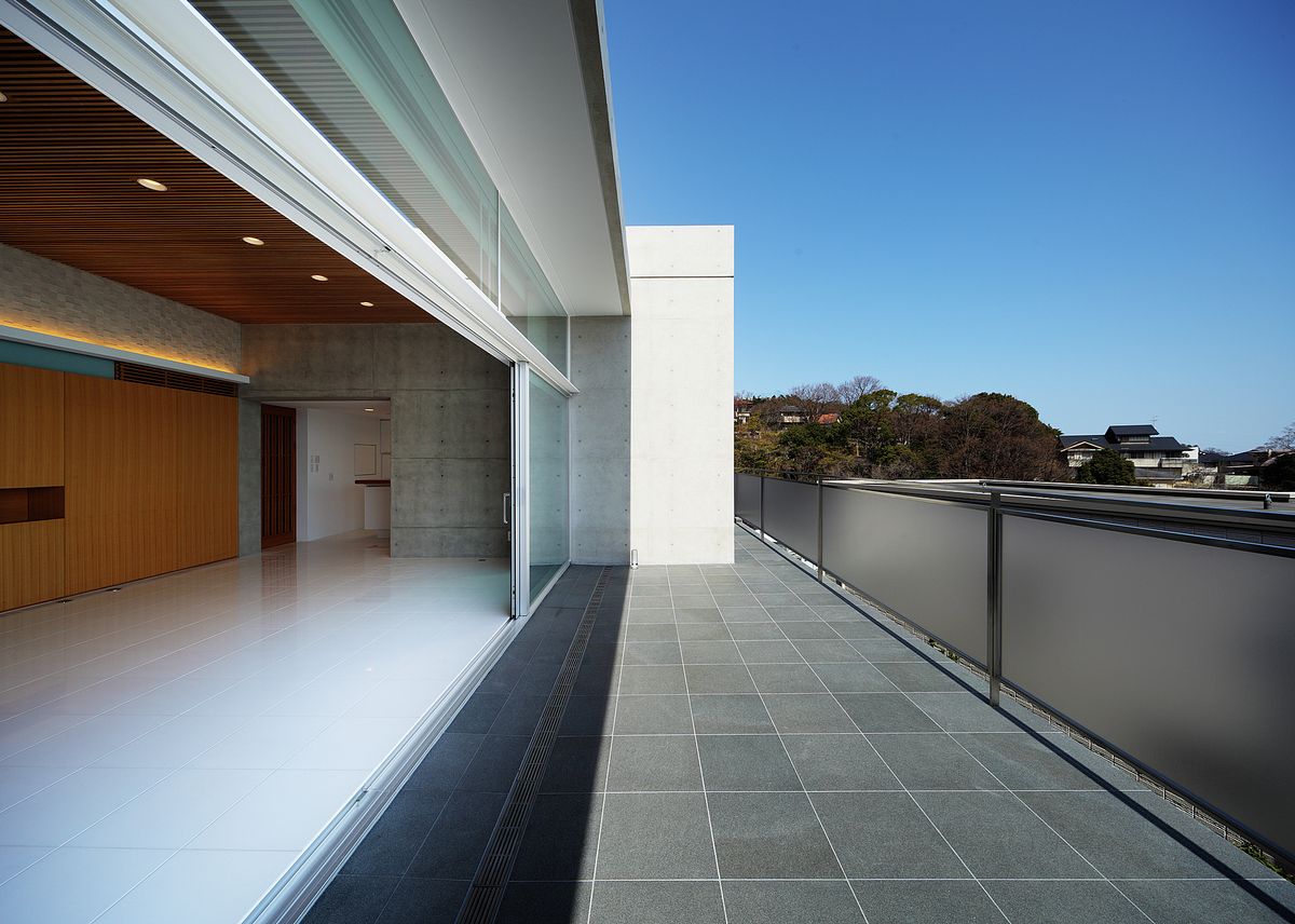 広大に広がるバルコニー