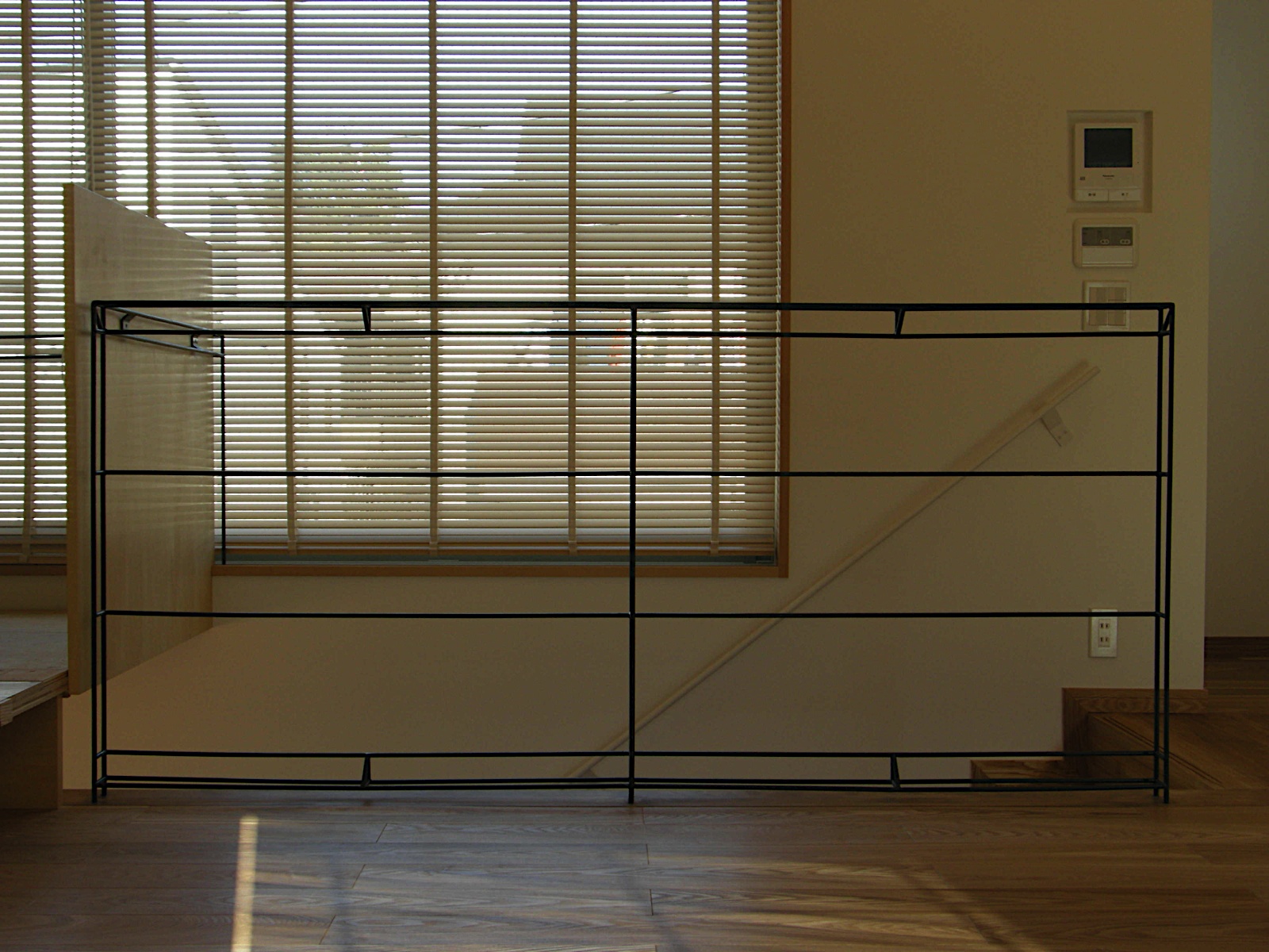 編み込みデザインの階段手摺