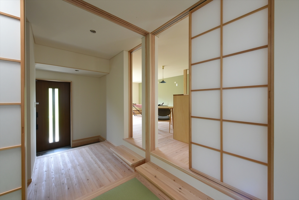 客間から玄関ホール