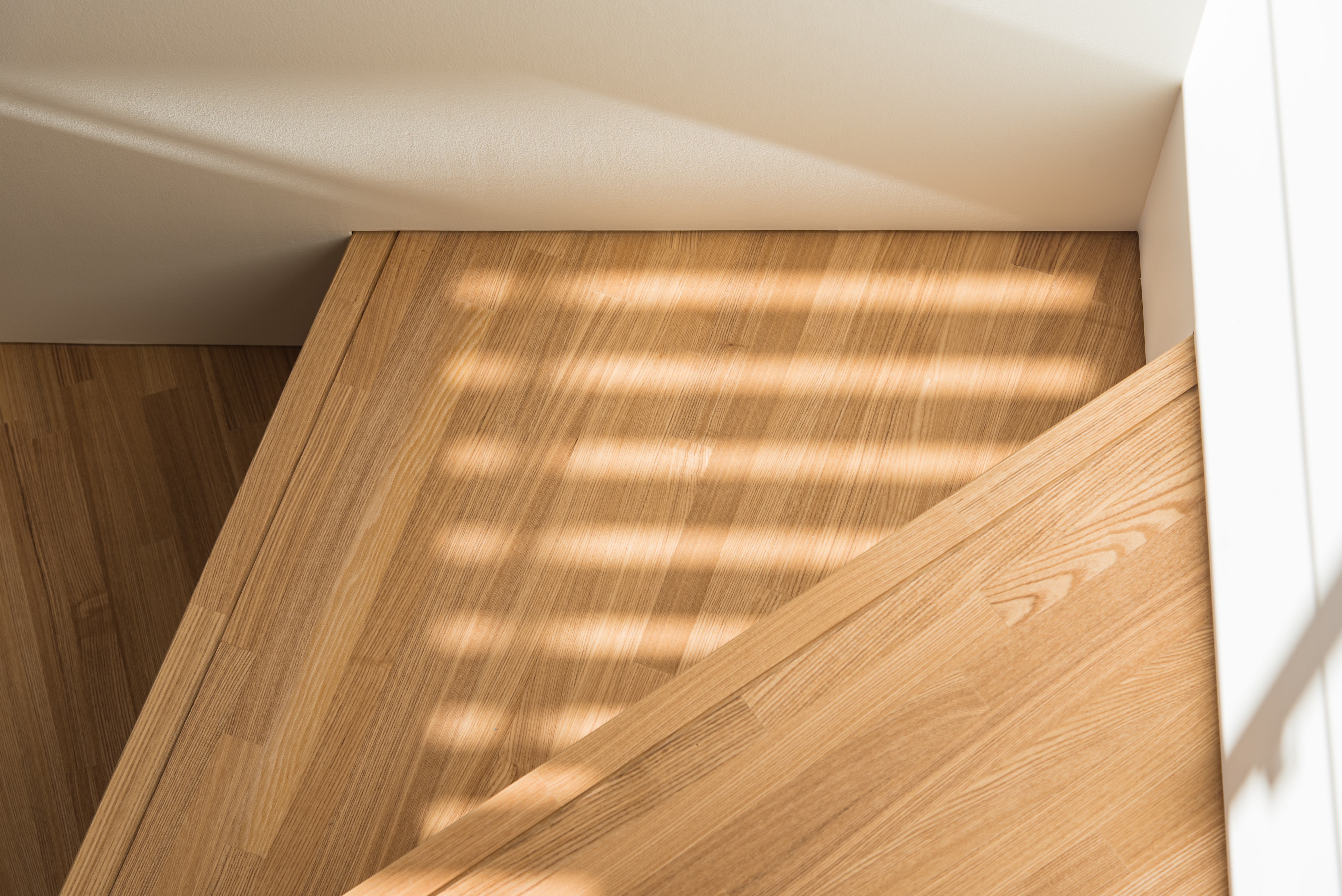 自然素材の階段