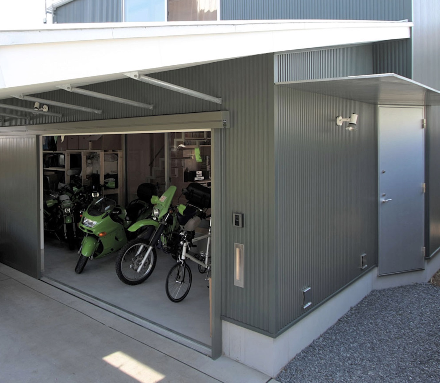 伊勢原市ののバイク自転車ガレージハウス　外観