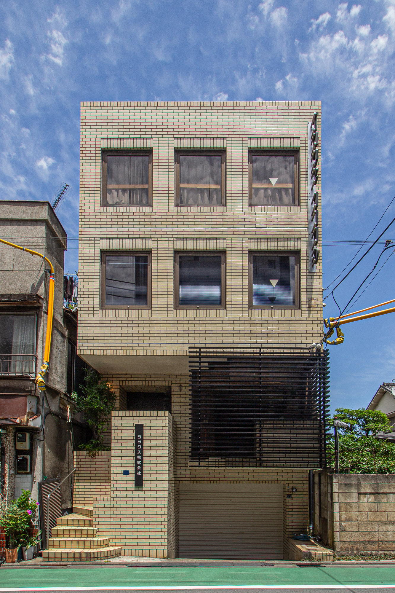 曲線のオフィス「外観」