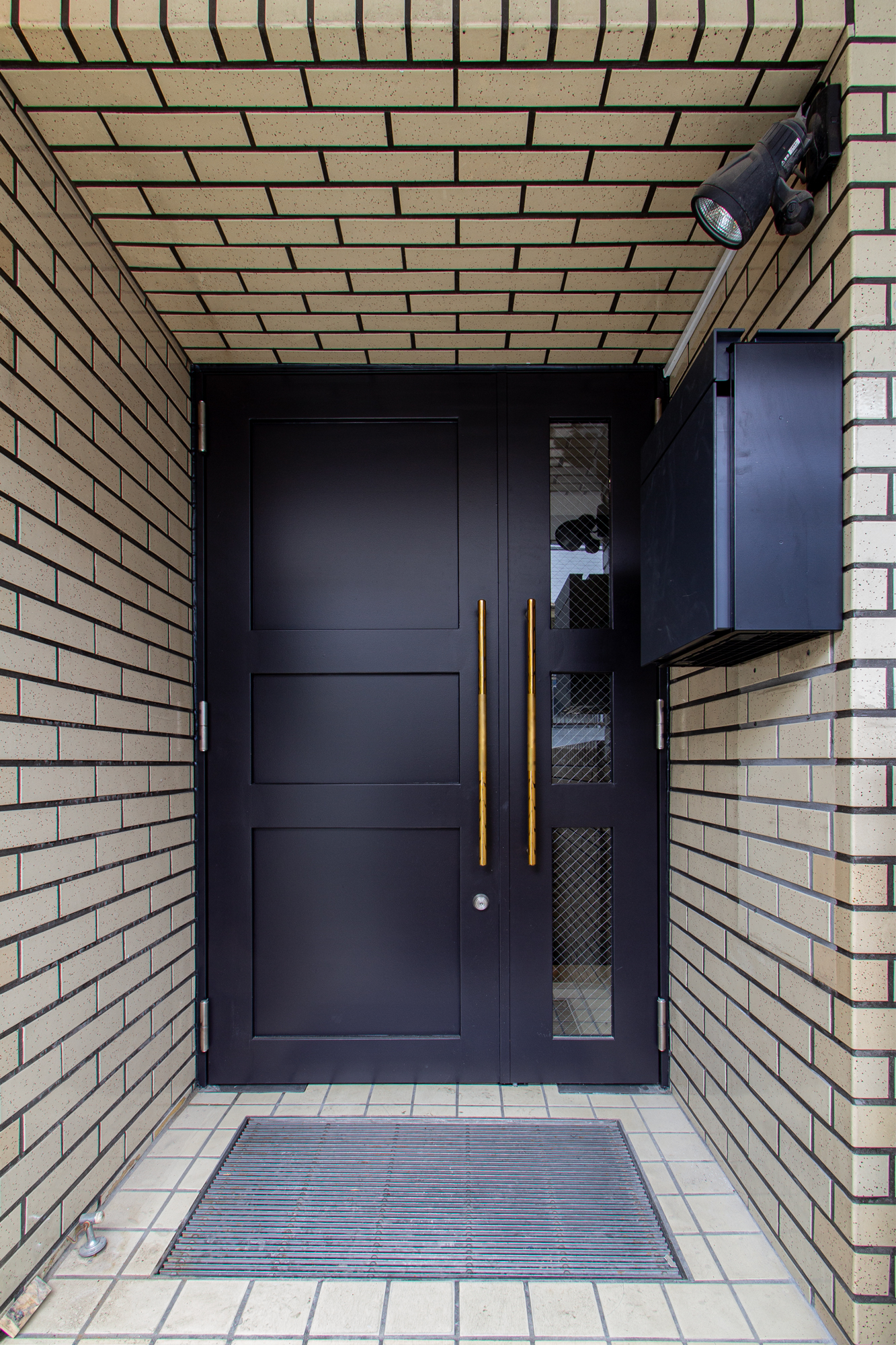 曲線のオフィス「玄関扉」