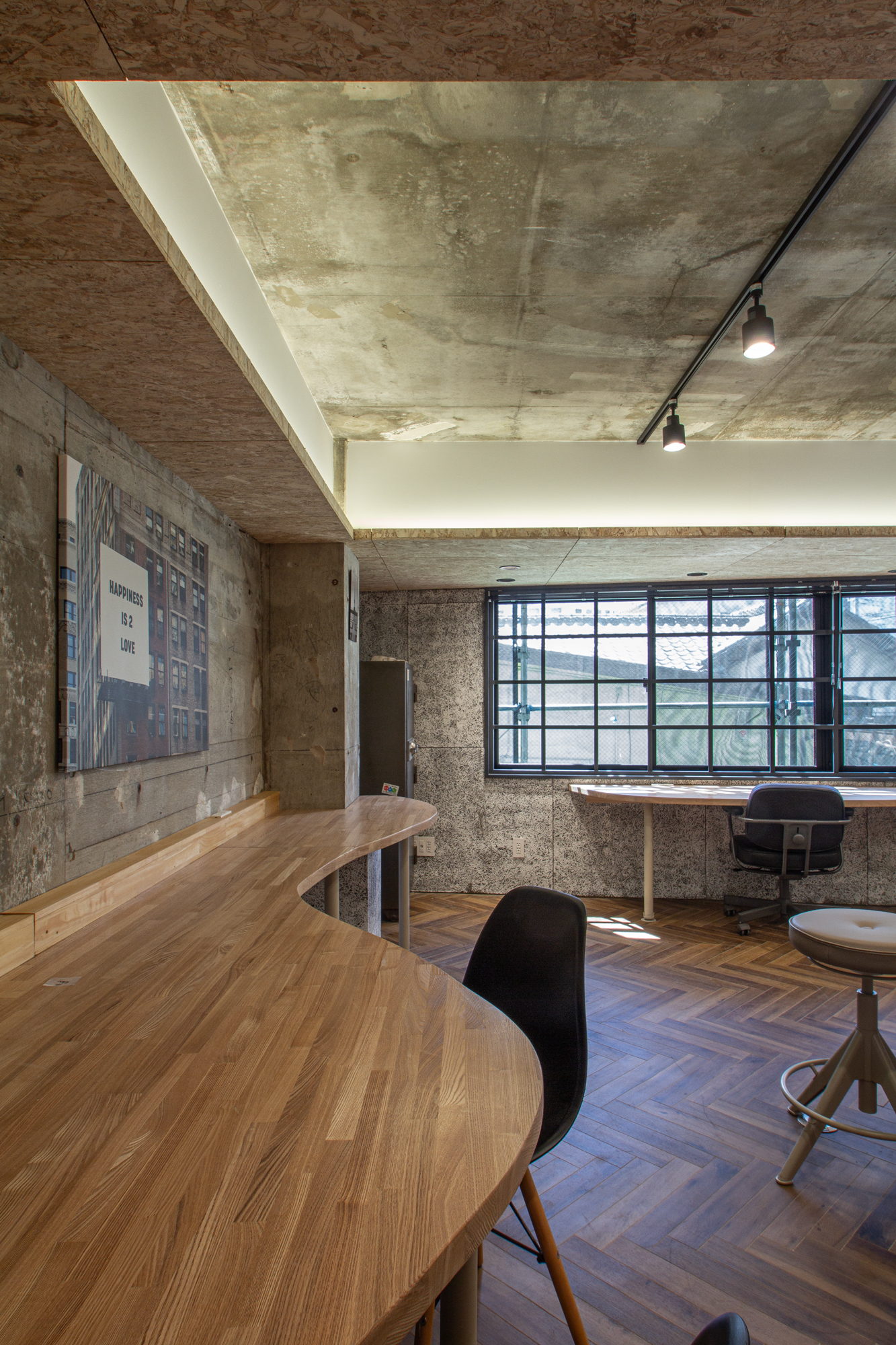 曲線のオフィス