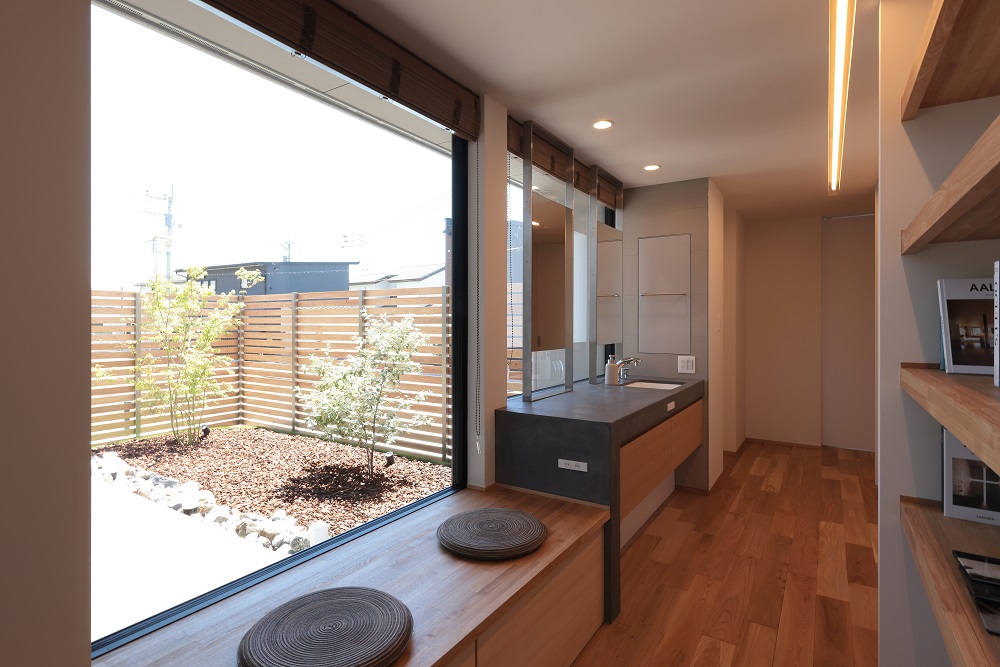 ライブラリースペースのある平屋