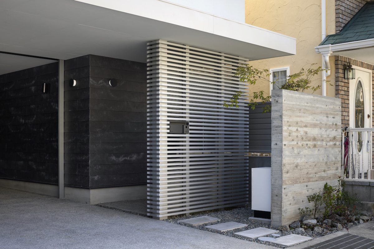 ガレージ　ポスト　表札