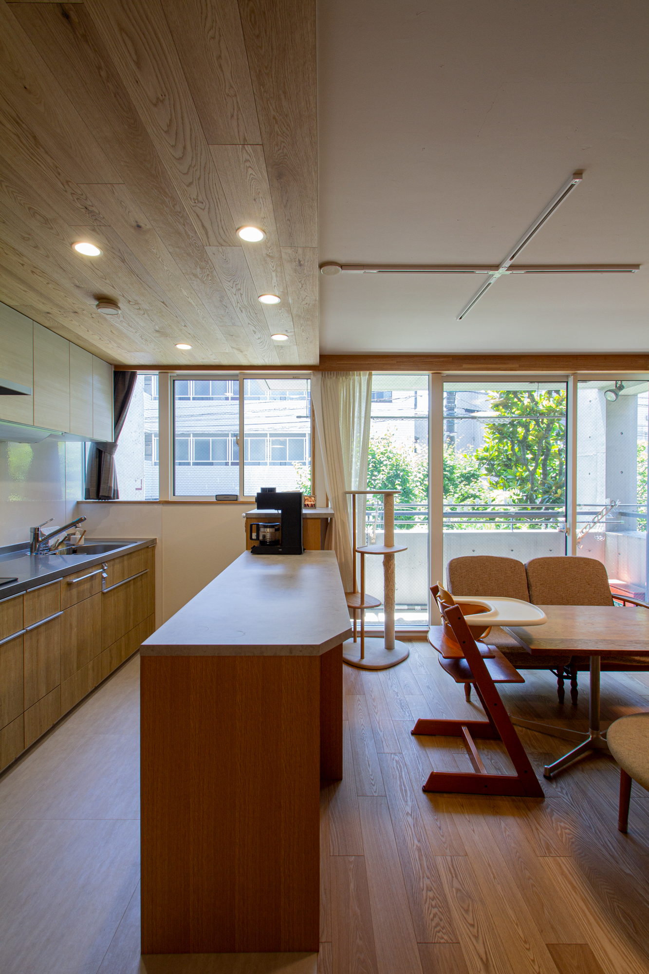 キッチンとダイニング