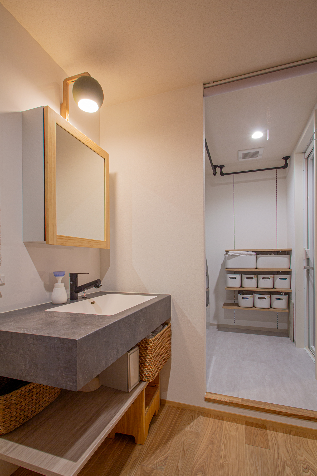 オープンな洗面所