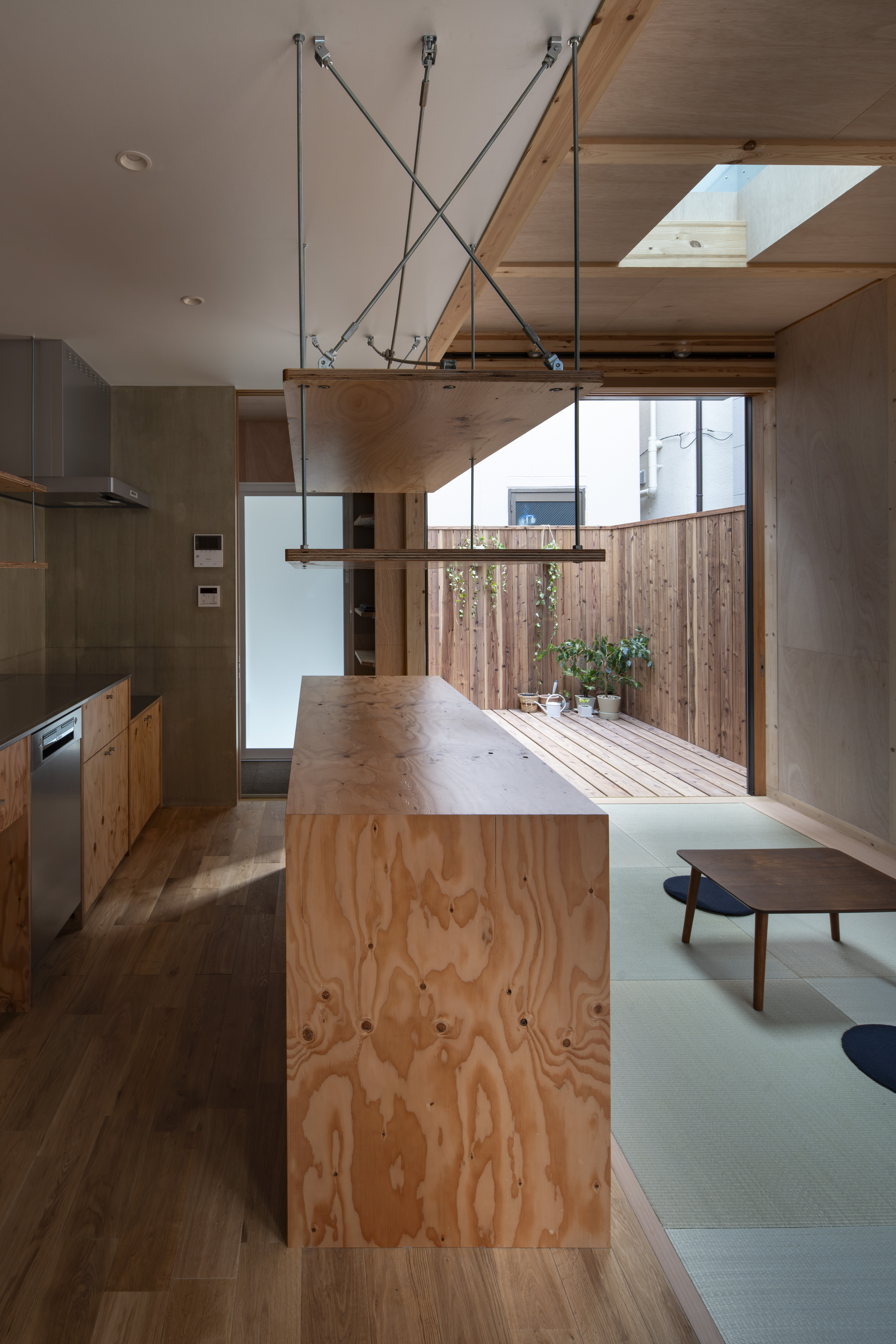 カウンター側面。