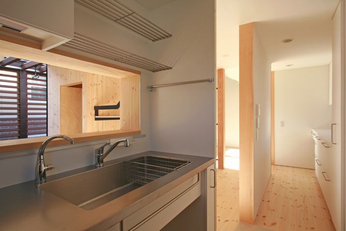 キッチンの隣に家事スペースが繋がる