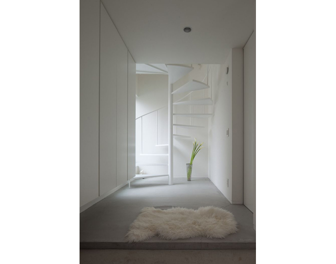 柔らかい光が注ぐエントランス