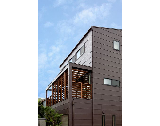 南側外観　デッキテラスを見る