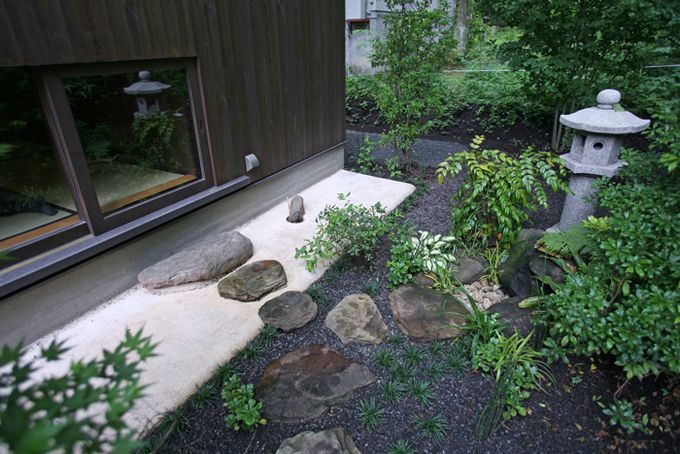 とってもモダンなお家ですが、日本庭園あります。