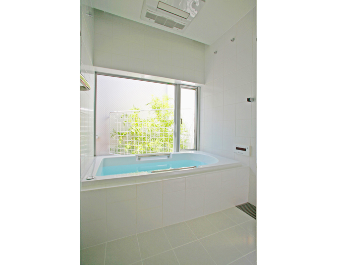 緑を眺めながら入浴できるお風呂