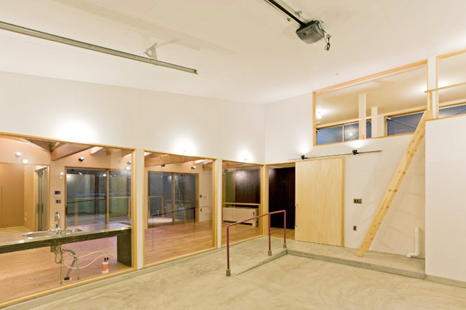 ガレージの空間はリビングと一体感を求めて