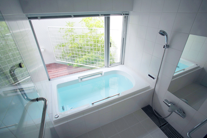 緑（竹）の見える浴室