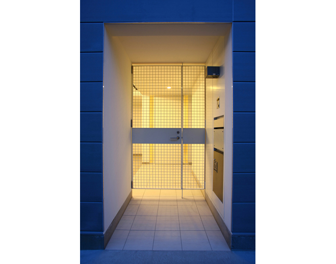 格子の門扉(夕景)