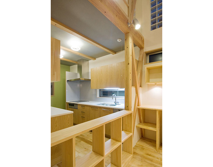 木の家の雰囲気を壊さないようにキッチンをつくる