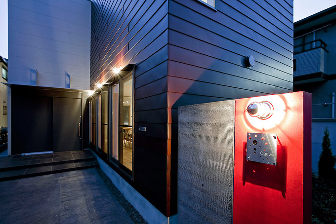 外部には共通して船舶専用の照明器具を採用