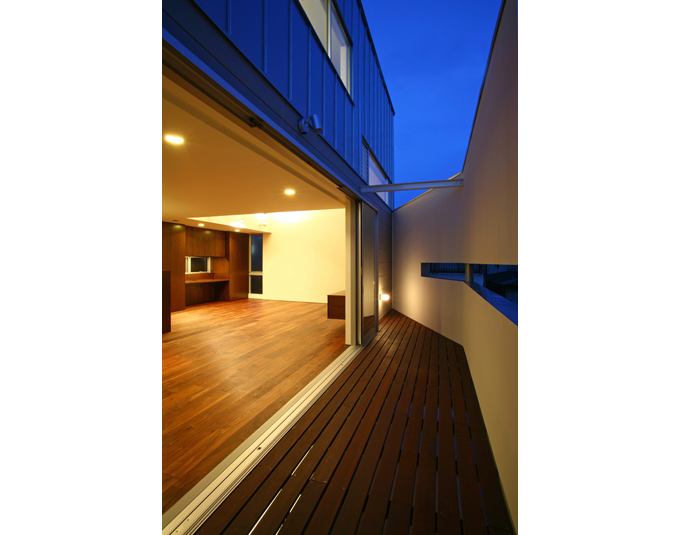 プライバシーの守られたバルコニー(夕景)