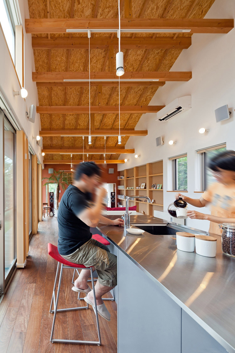 キッチンを家の中心に，オープンキッチンのある空間