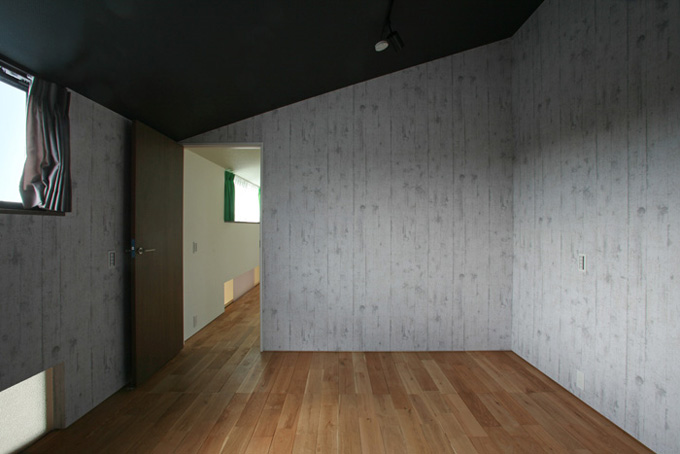 ハードな仕上げの子供室