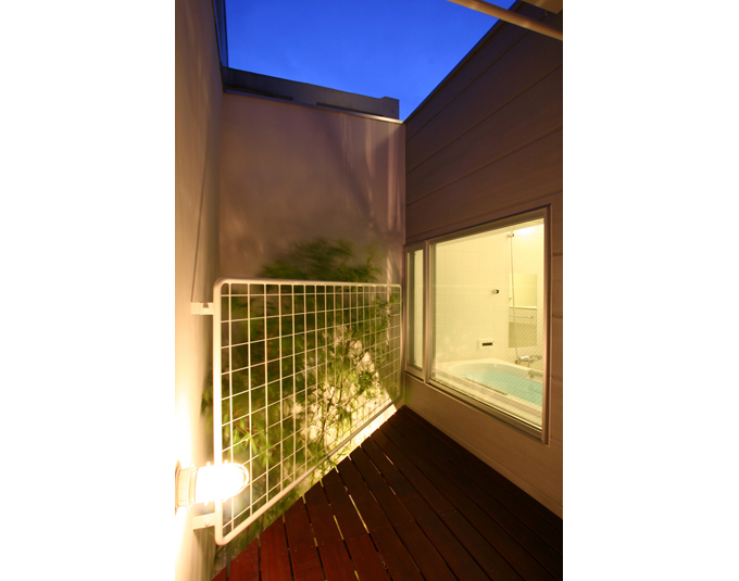 バルコニーから浴室(夕景)